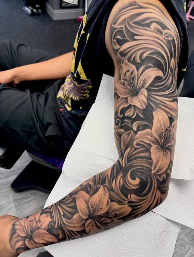 Lily and swirl botanical full sleeve